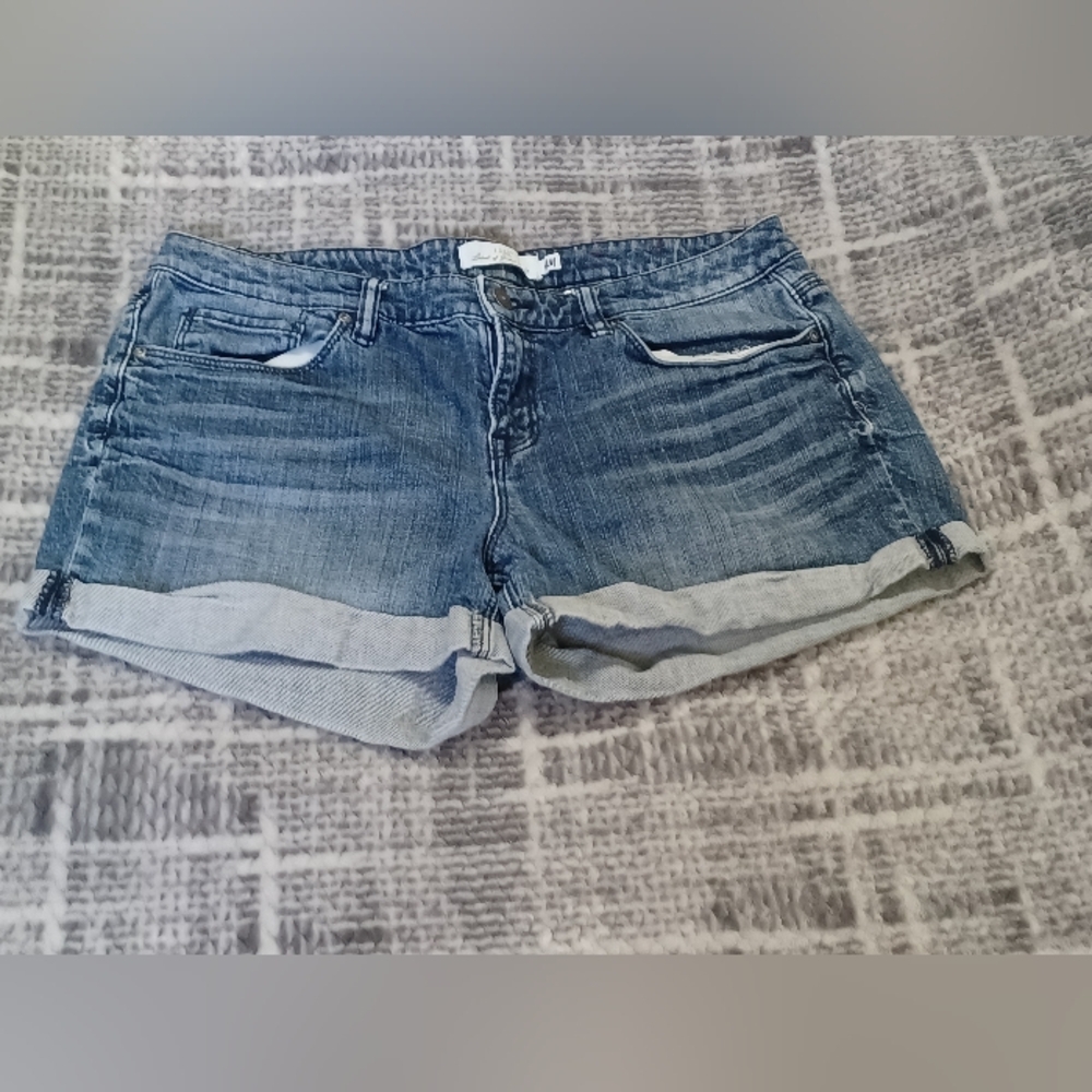 H&M LOGG Mid-Rise Dark Wash Denim Shorts Jean Cuffed 4" Inseam US 29